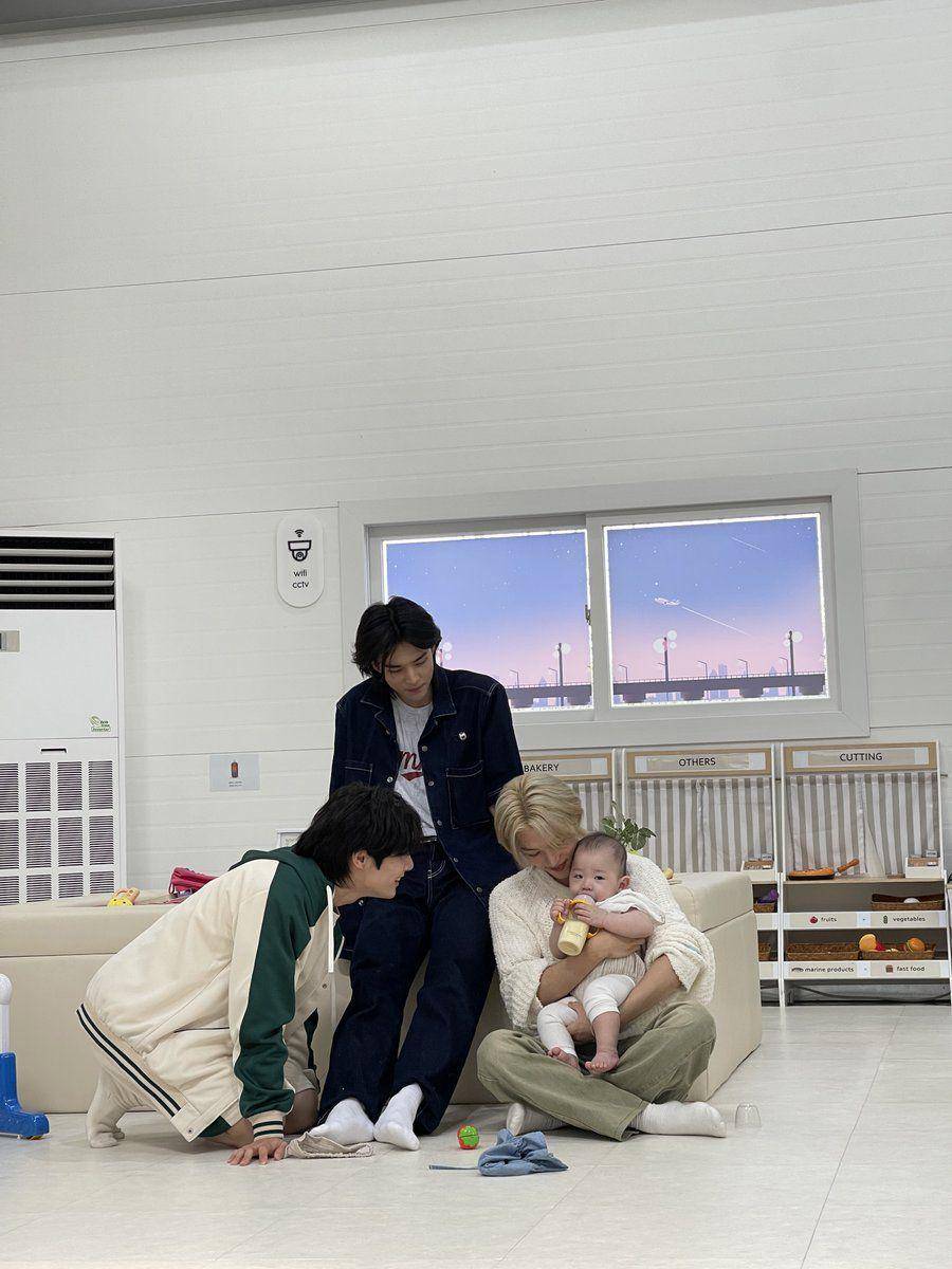 potret I.N, Hyunjin, Felix (Stray Kids) dan baby Rowoon di The Return of Superman: Baby Cloud (twitter.com/kbs_super)