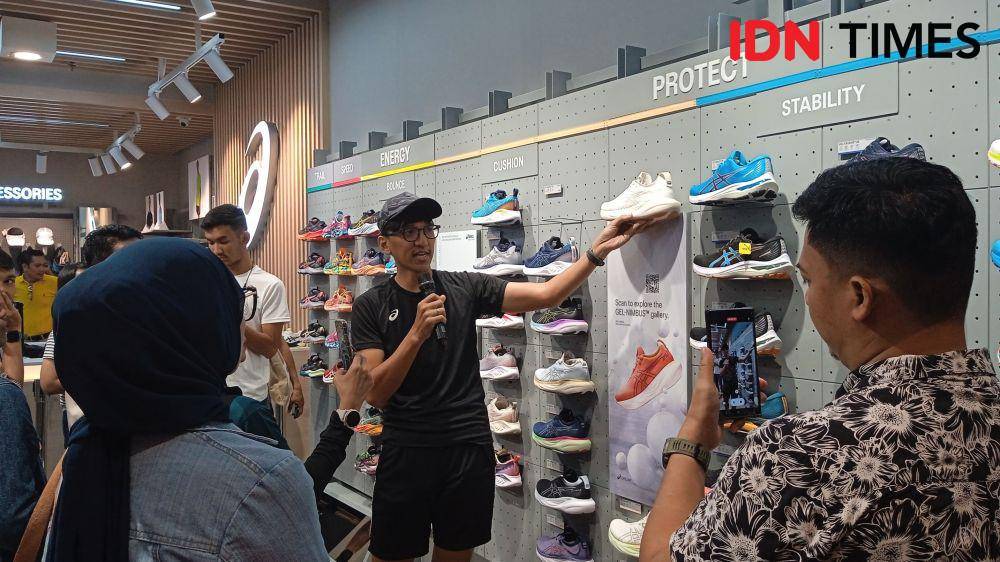 Suasana peresmian concept store ASICS di Trans Studio Mall Makassar, Jumat 16 Juni 2023. (IDN Times/Achmad Hidayat Alsair)