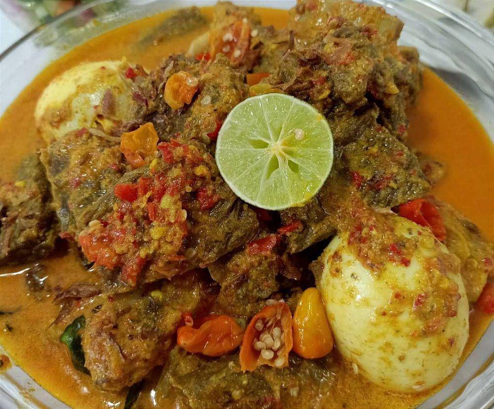 gulai iga (instagram.com/deviirwantari)