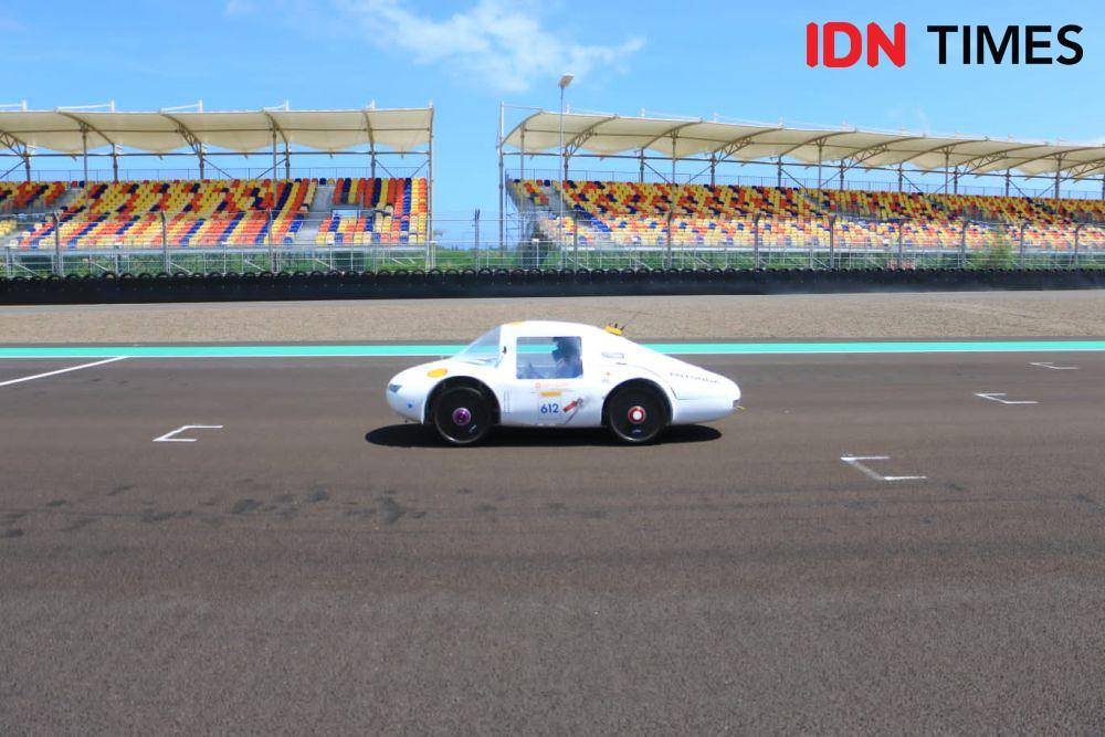 Mobil hemat energi di ajang Shell Eco Marathon Asia 2022 di Sirkuit Mandalika. (IDN Times/Muhammad Nasir)
