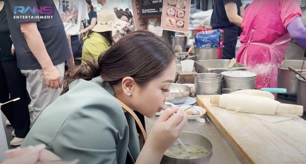 momen Nagita mencoba mi viral di Korea Selatan (youtube.com/RANS Entertainment)