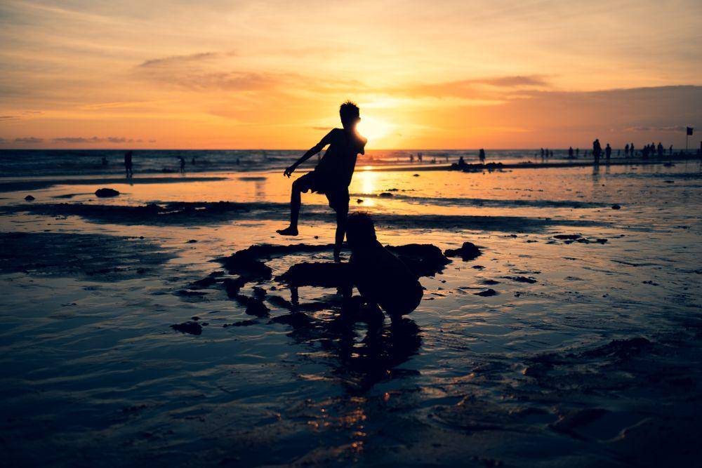 Pantai Berawa, Bali (unsplash.com/@timrael)