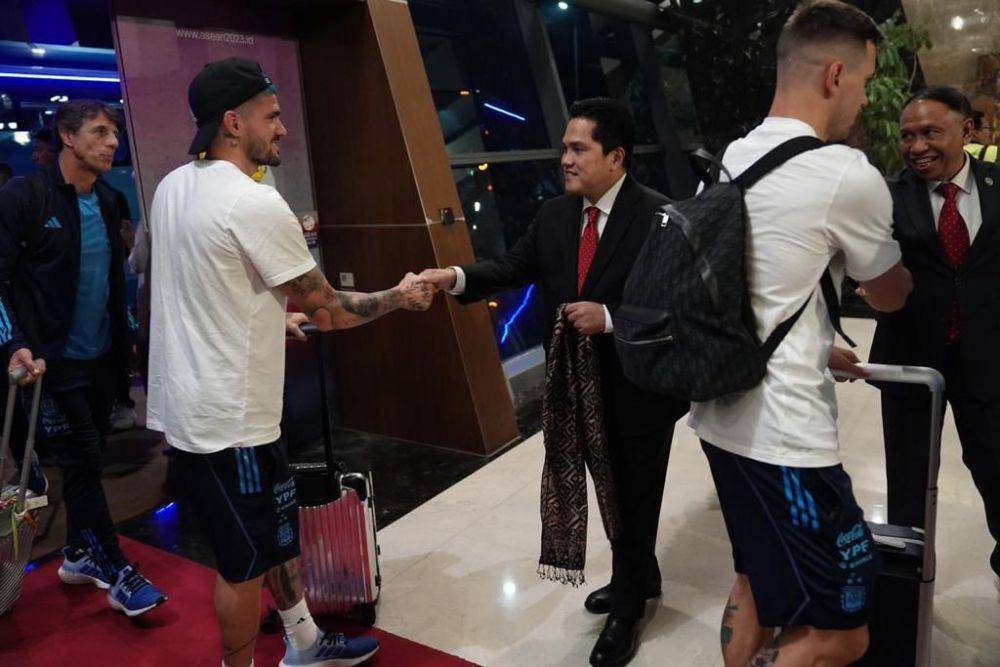 Penggawa Timnas Argentina disambut hangat PSSI saat datang di Bandara Soekarno Hatta, Jakarta, Jumat (17/6/2023). (Dok. Istimewa)
