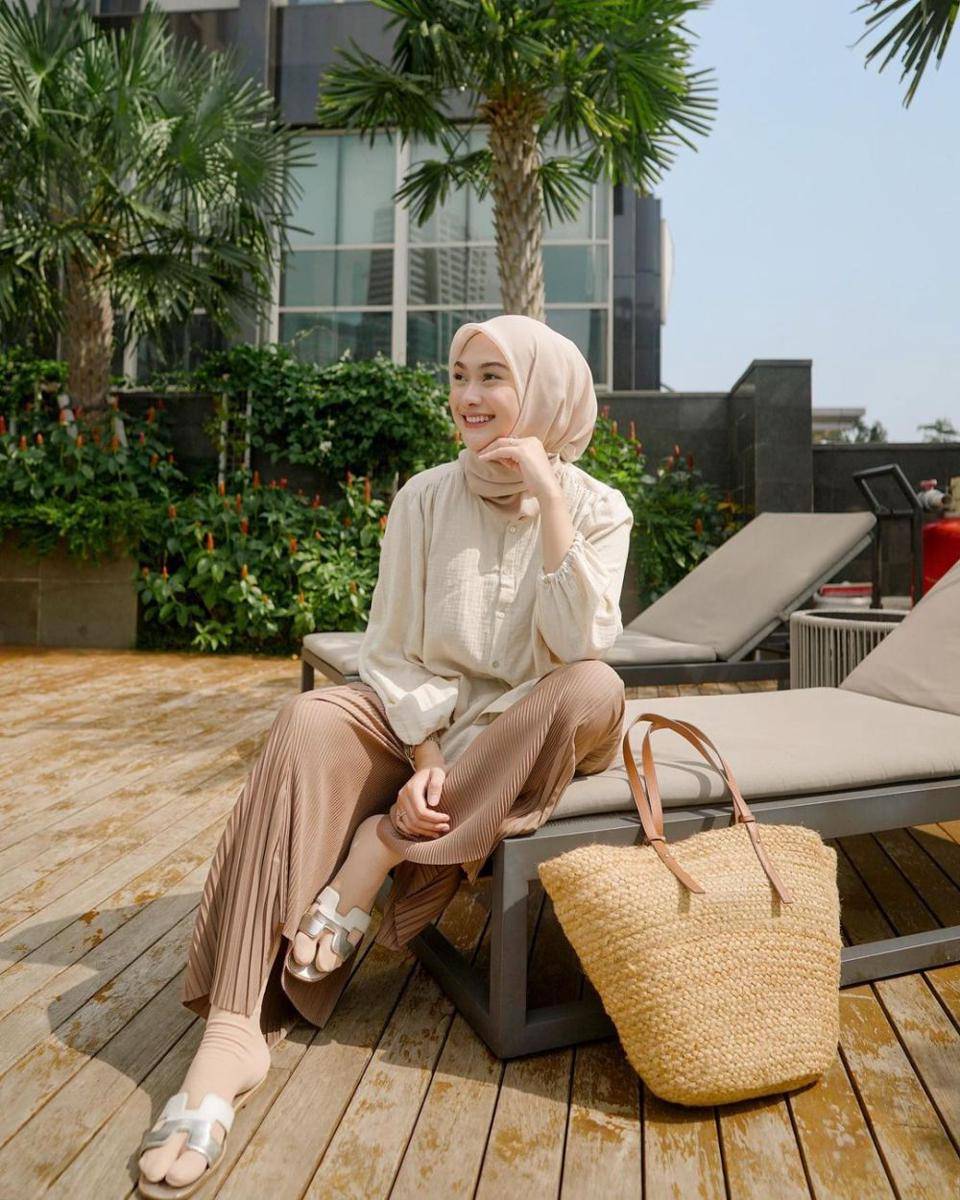 outfit hijab daily ala Indah Nada Puspita (instagram.com/indahnadapuspita)