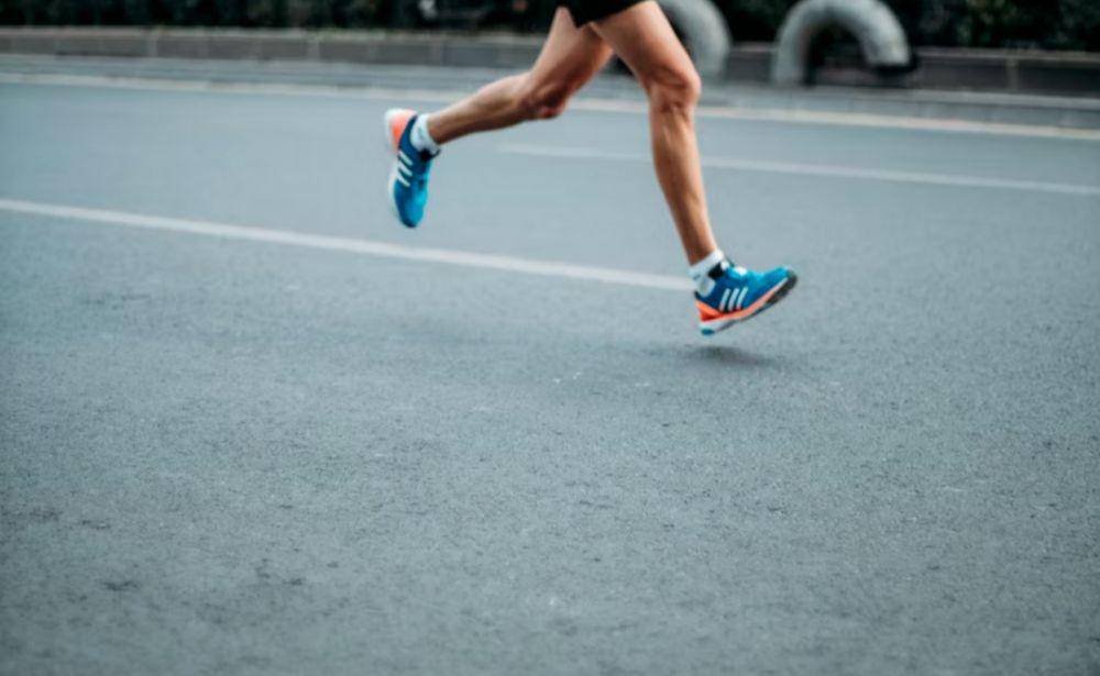 Sepatu olahraga(unsplash.com/@sporlab)