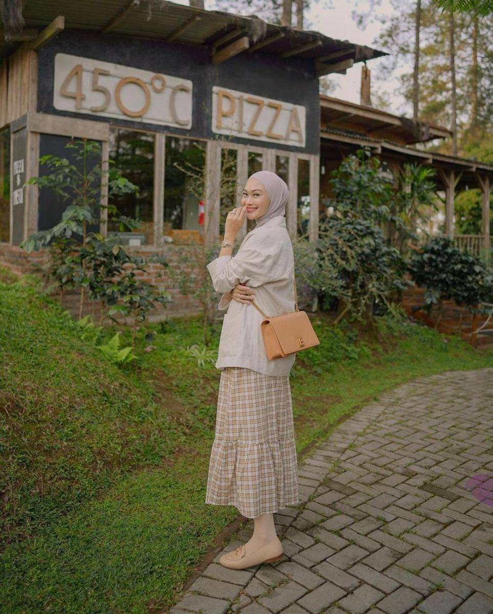 outfit hijab daily ala Indah Nada Puspita (instagram.com/indahnadapuspita)