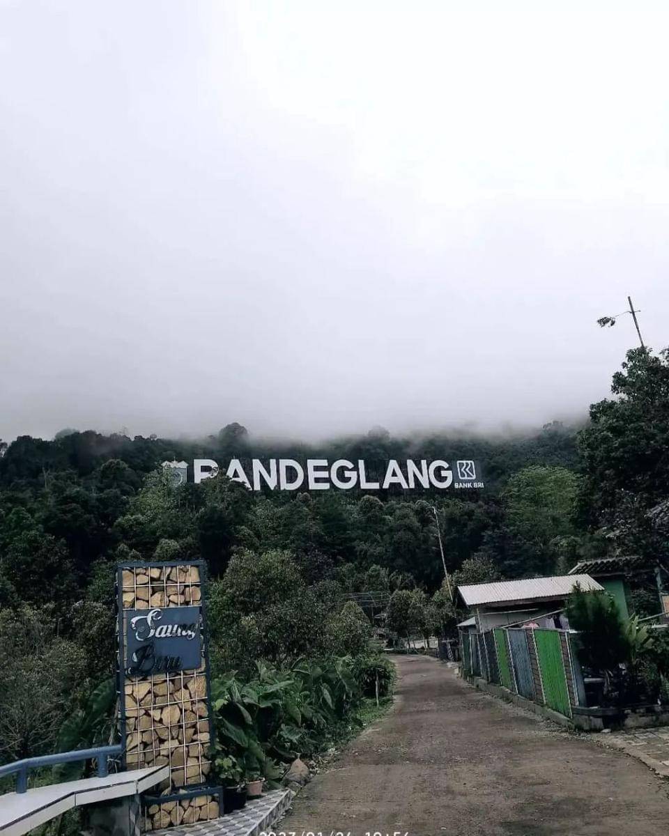 Tugu Pandeglang di Gunung Karang(instagram.com/visit Pandeglang)