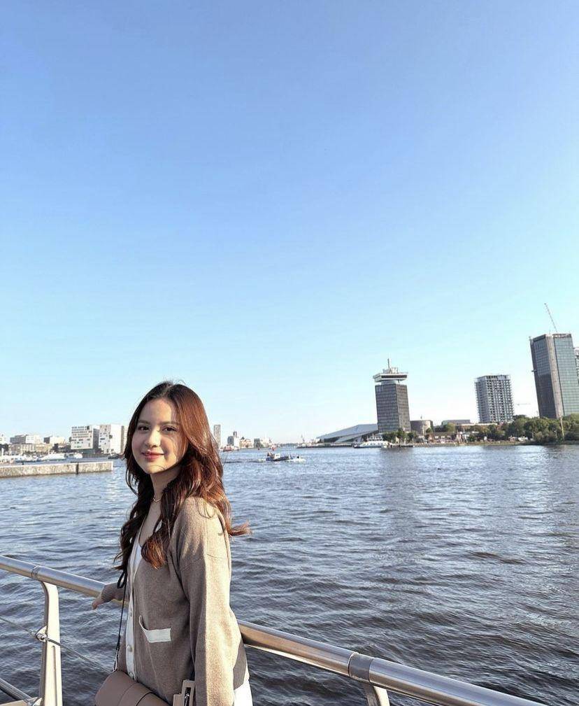 potret liburan Anggi Marito ke Amsterdam (instagram.com/anggimarito)