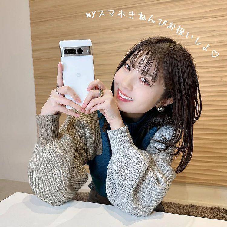 Potret Yuna endorse Softbank. (instagram.com/yunachannel)