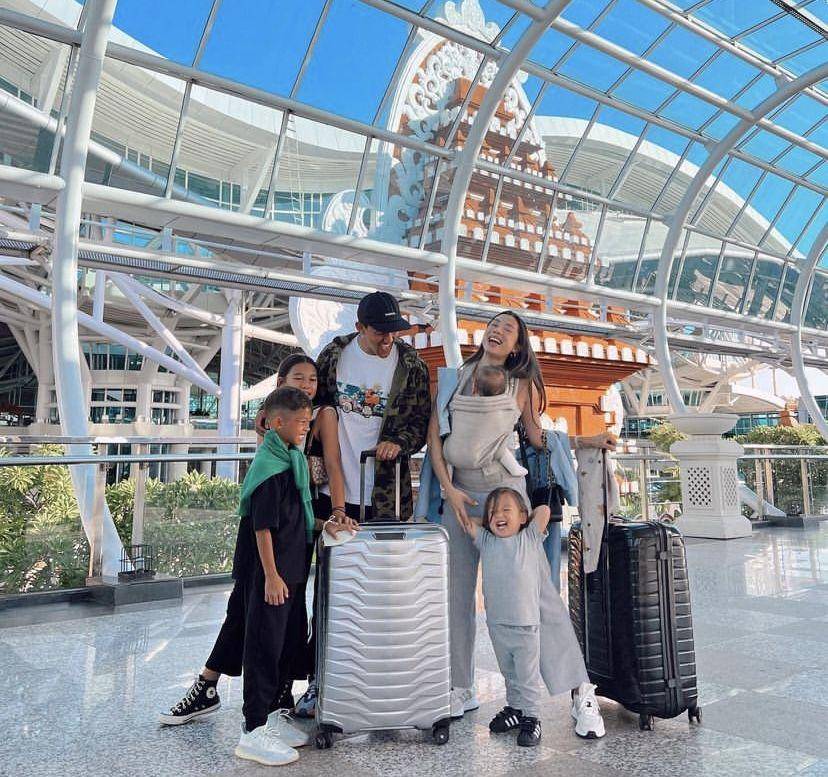 momen perjalanan liburan keluarga Jennifer dan Irfan Bachdim (instagram.com/jenniferbachdim)