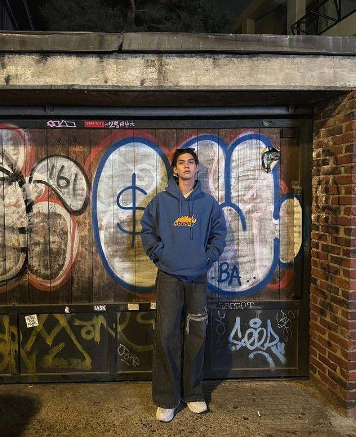 OOTD hoodie ala Bright Vachirawit (instagram.com/bbrightvc)