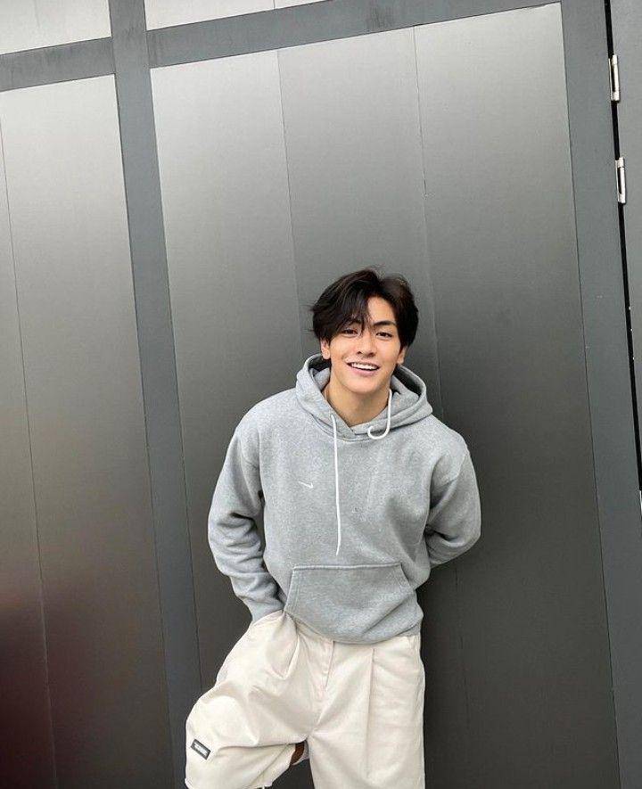 OOTD hoodie ala Joong Archen (instagram.com/chen_rcj)