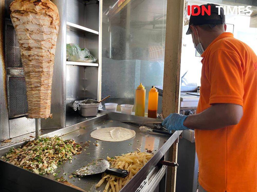 Kebab di Pasar al Balad Jeddah (IDN Times/ Sunariyah)