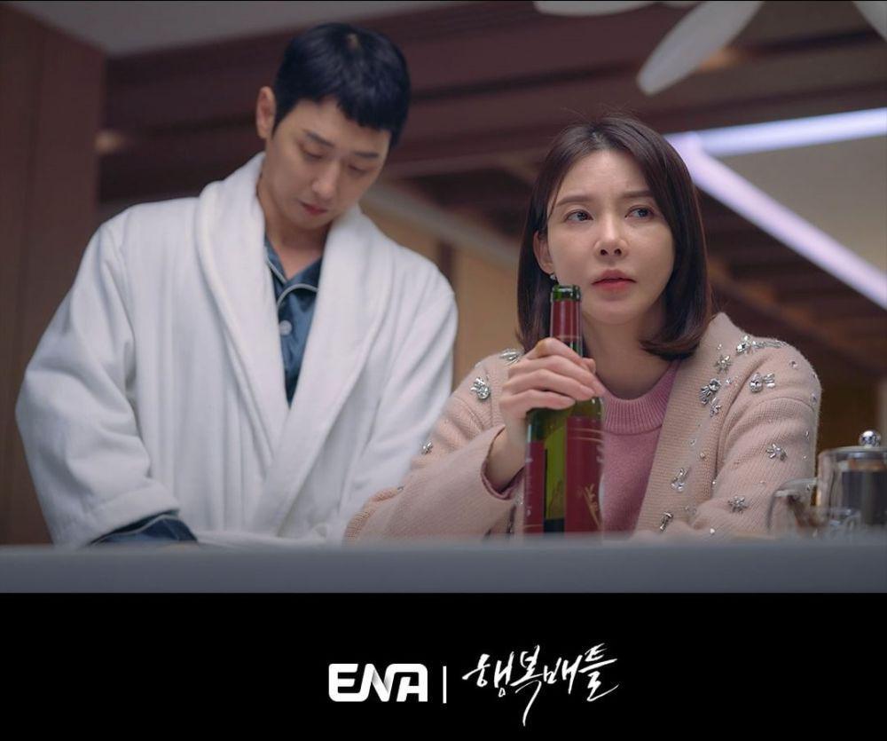 Lee Tae Ho (Kim Young Hoon) dan Kim Na Young (Cha Ye Ryun) di Battle for Happiness (instagram.com/channel.ena.d)