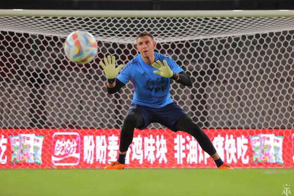 8 Potret Latihan Perdana Timnas Argentina di Gelora Bung Karno