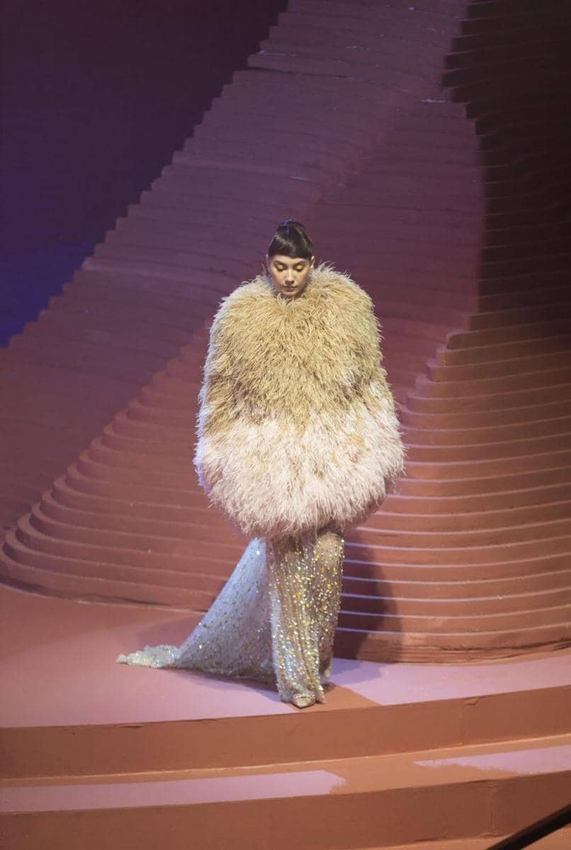 potret padanan gaun fur coat MINUIT Collection 2023/2024 (dok. MINUIT Collection 2023/2024)