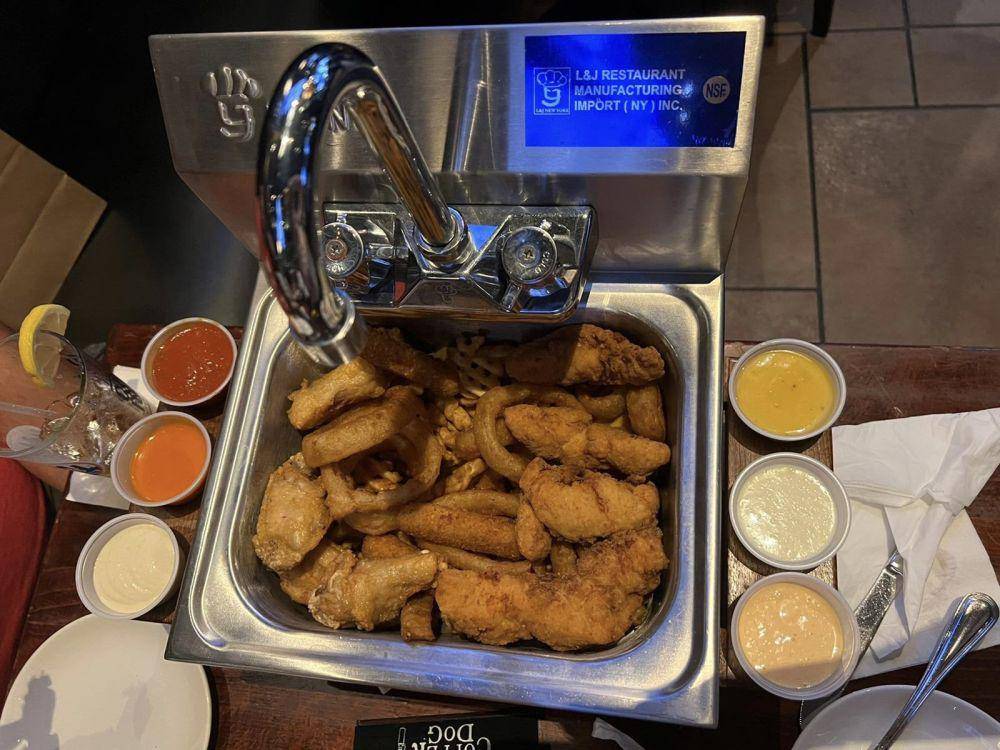 potret makanan disajikan di wastafel (reddit.com/user/RobertoGuerra)