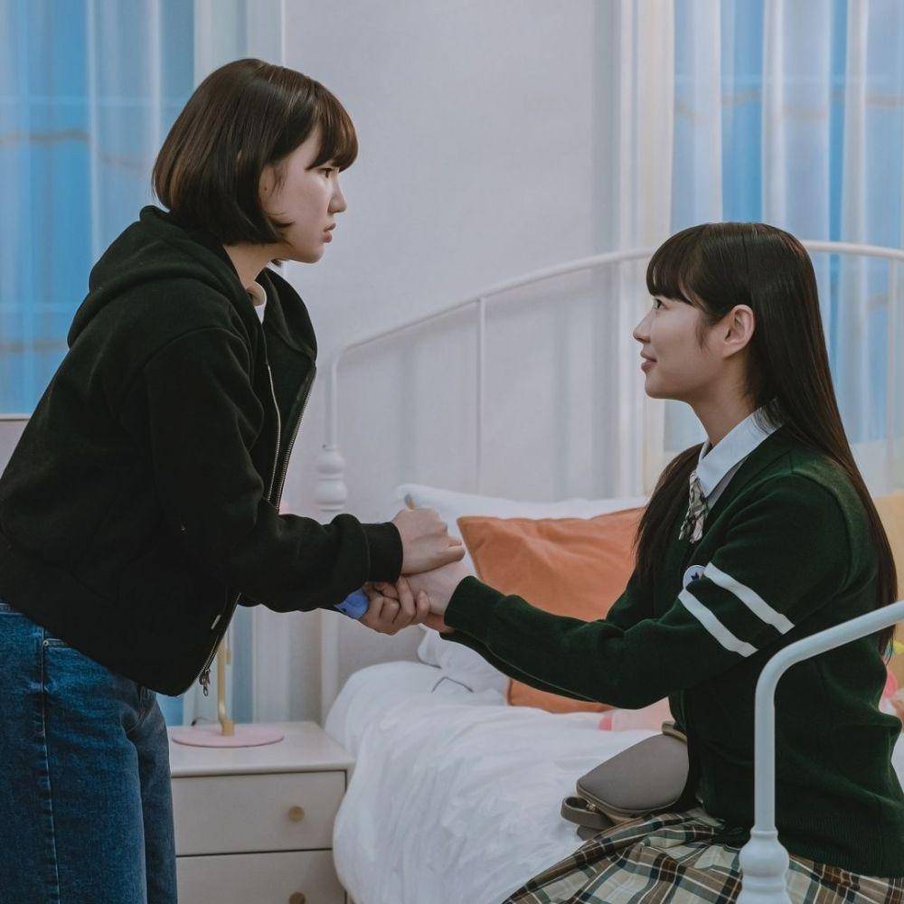 Lee Eun Saem dan Ko Joo Hee di BItch X Rich (instagram.com/koktv_official)