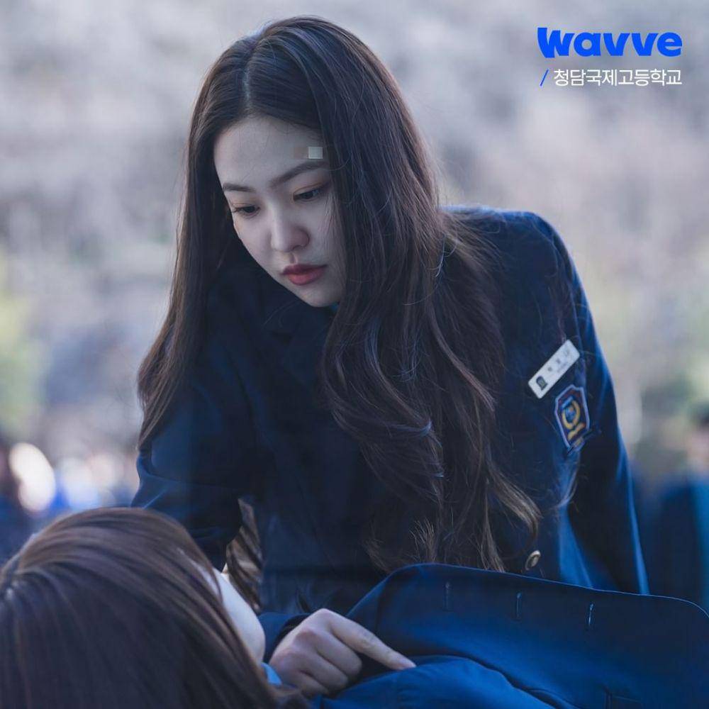 Lee Eun Saem dan Yeri di BItch X Rich (instagram.com/wavve.official)