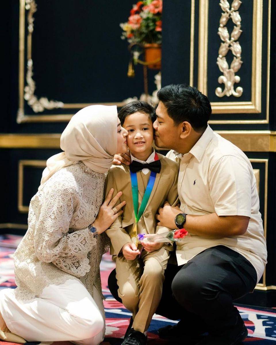 momen wisuda anak Nina Zatulini (instagram.com/ninazatulini22)