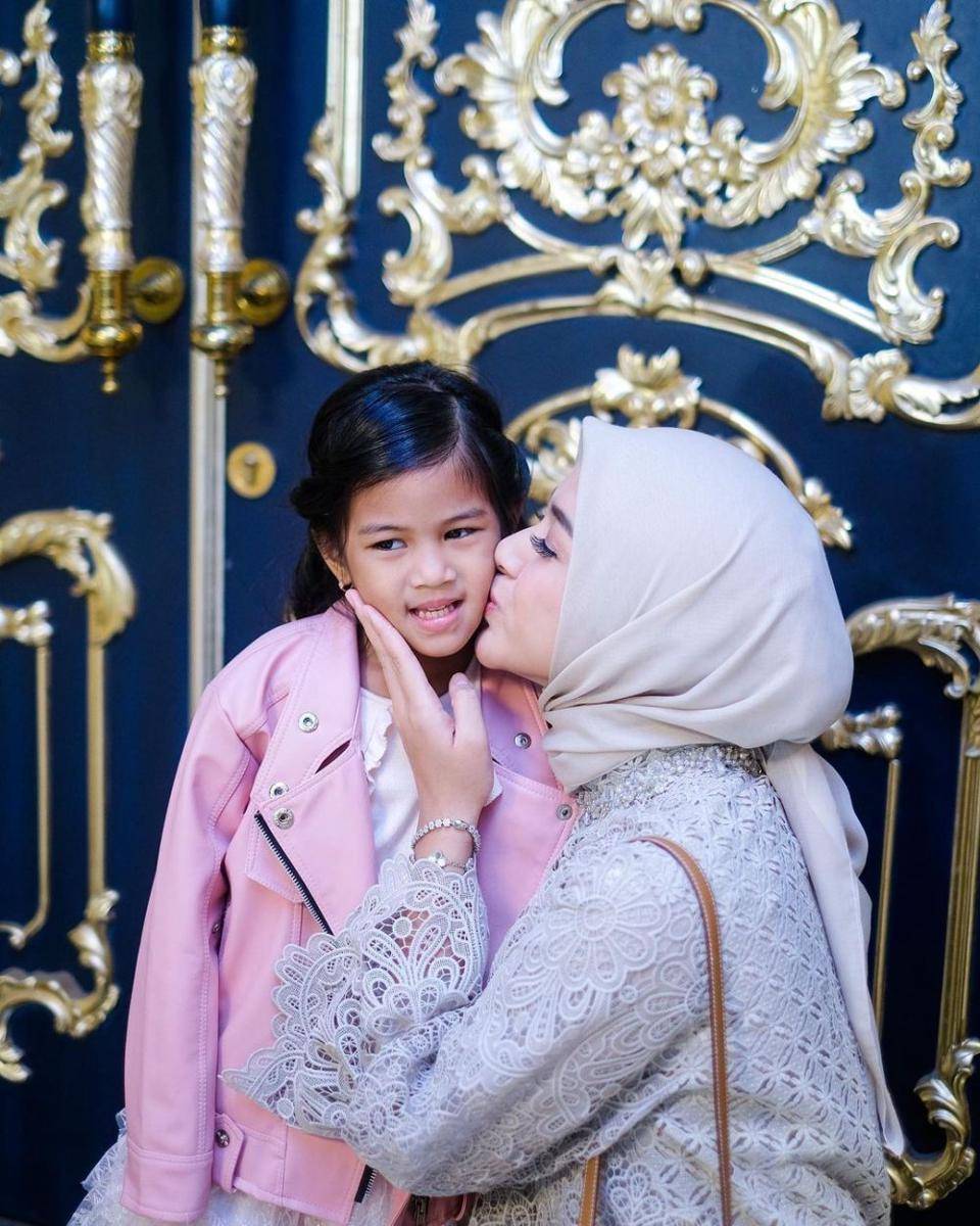 momen wisuda anak Nina Zatulini (instagram.com/ninazatulini22)