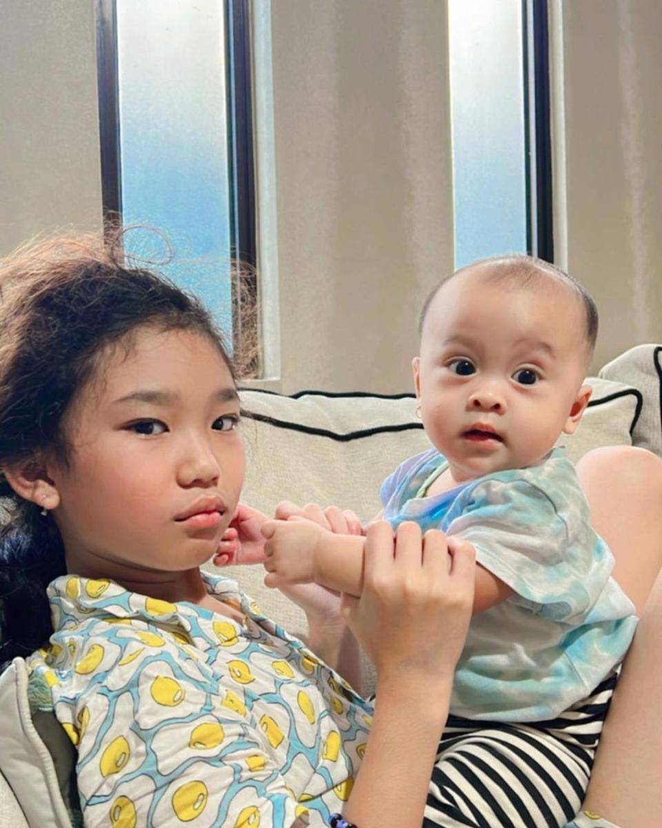 potret Bilqis Khumairah Razak momong sepupu (instagram.com/mom_ayting92_)