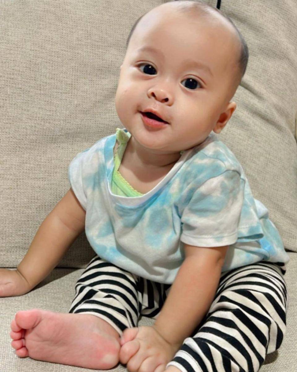 potret Bilqis Khumairah Razak momong sepupu (instagram.com/mom_ayting92_)