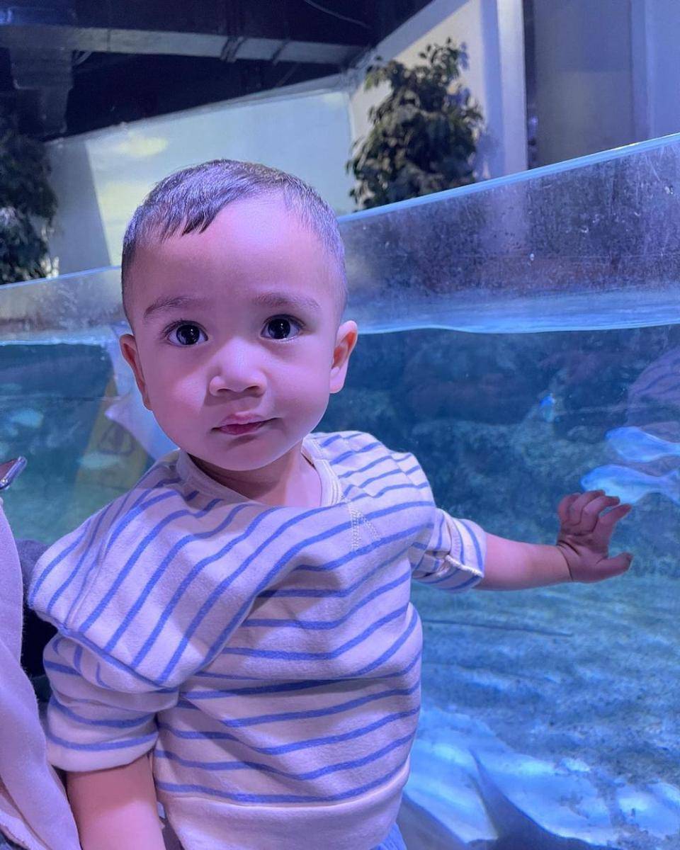potret Mama Rieta saat momong cucu (instagram.com/rieta_amilia)