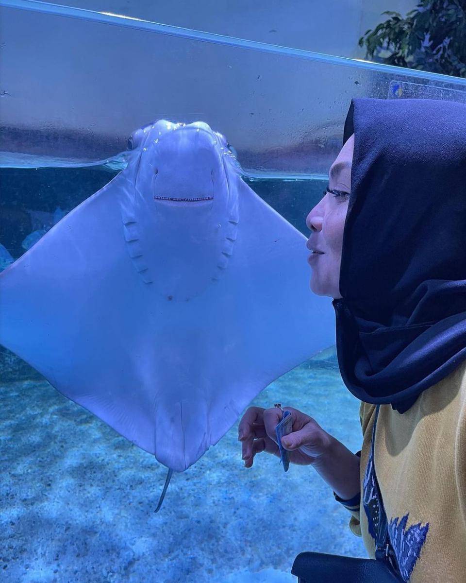 potret Mama Rieta saat momong cucu (instagram.com/rieta_amilia)
