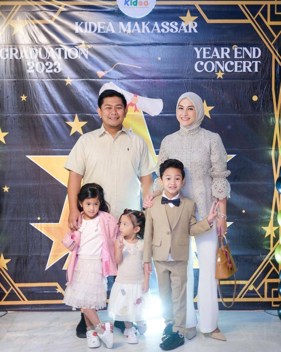 momen wisuda anak Nina Zatulini (instagram.com/ninazatulini22)