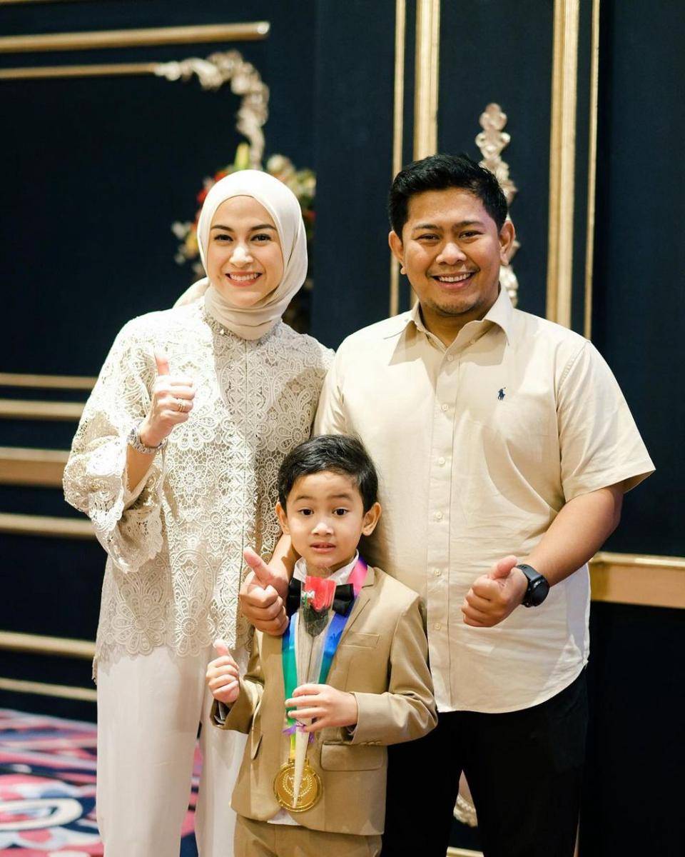 momen wisuda anak Nina Zatulini (instagram.com/ninazatulini22)