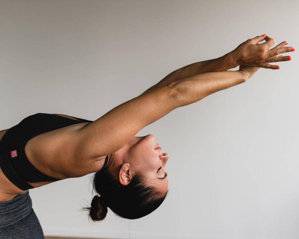 ilustrasi napas yang teratur saat yoga (unsplash.com/Dane Wetton)
