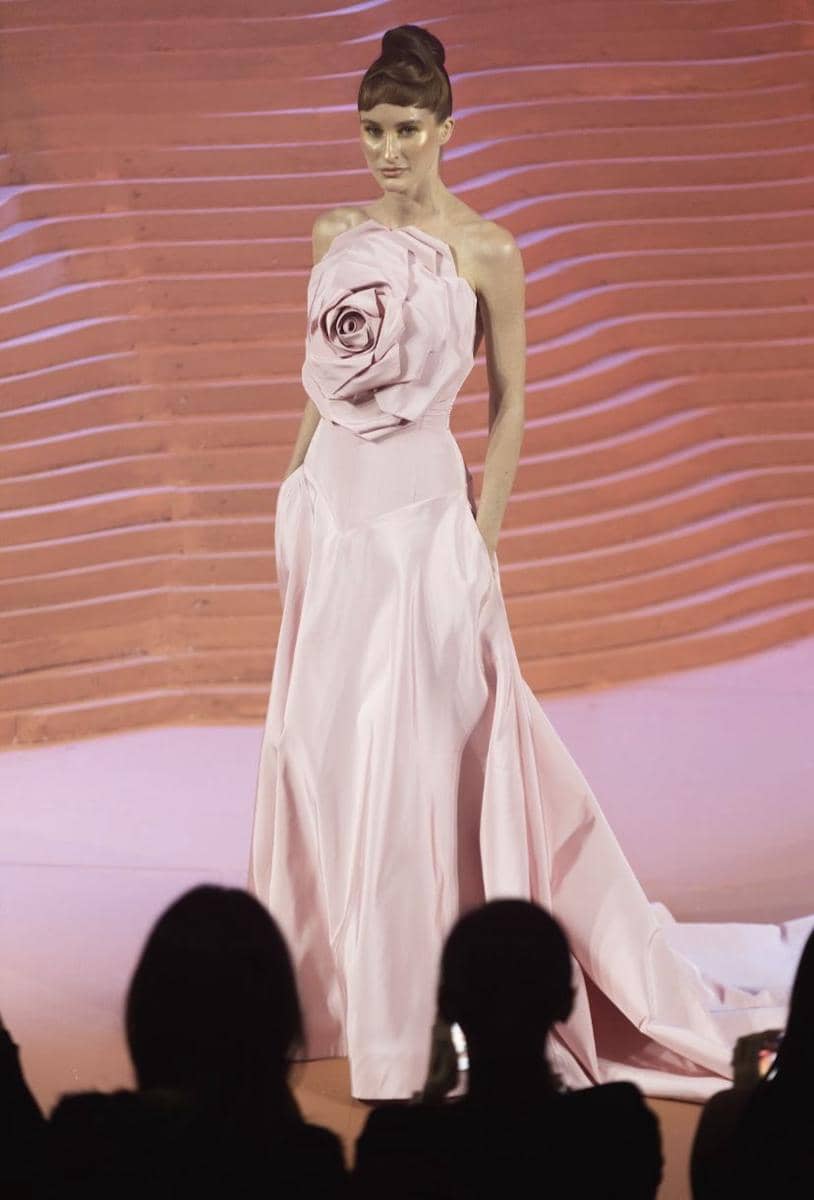 potret gaun pink dalam MINUIT Collection 2023/2024 (dok. MINUIT Collection 2023/2024)