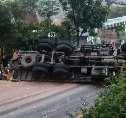 Truk Terguling di Nagreg, Lalin dari Bandung Diarahkan ke Garut Kota