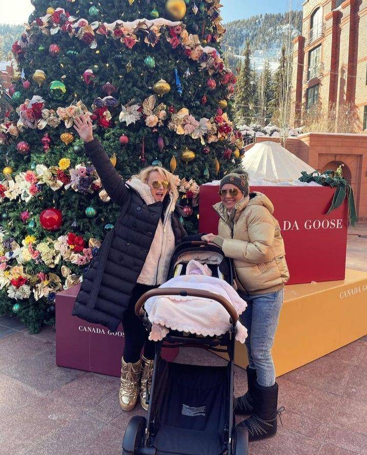 potret Rebel Wilson, Ramona Agruma, dan sang anak (instagram.com/rebelwilson)