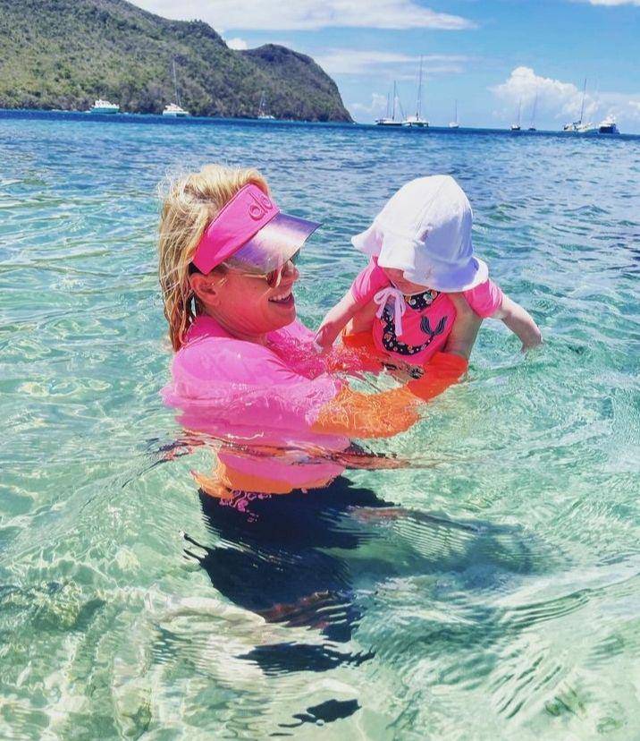 potret Rebel Wilson dan sang anak (instagram.com/rebelwilson)