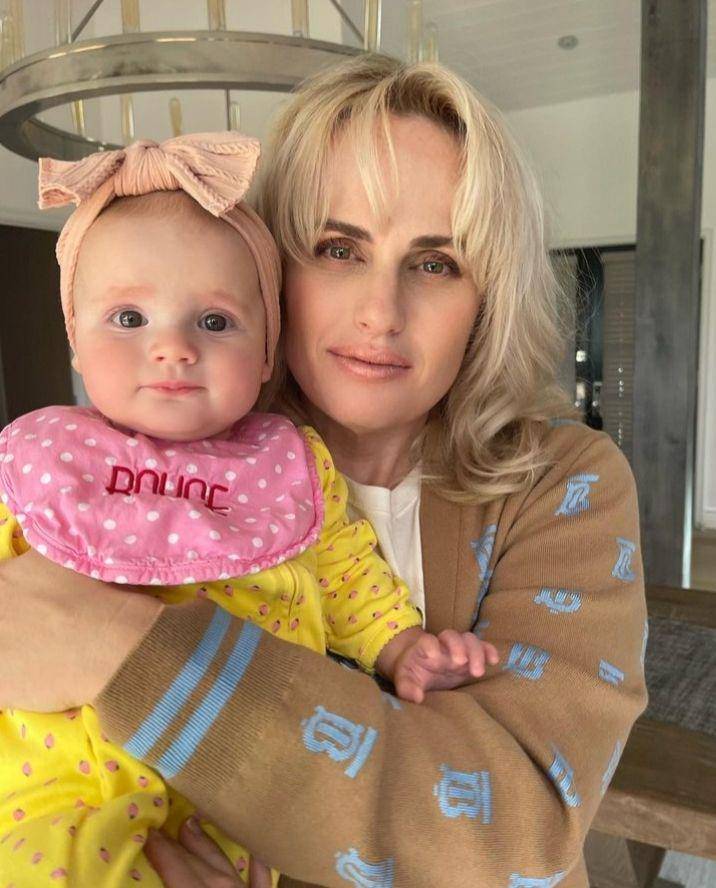 potret Rebel Wilson dan sang anak (instagram.com/rebelwilson)