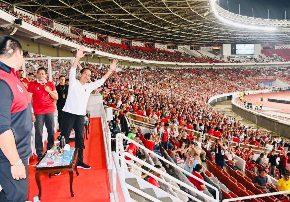 Presiden Jokowi Nonton Laga Timnas Indonesia Vs Argentina di SUGBK