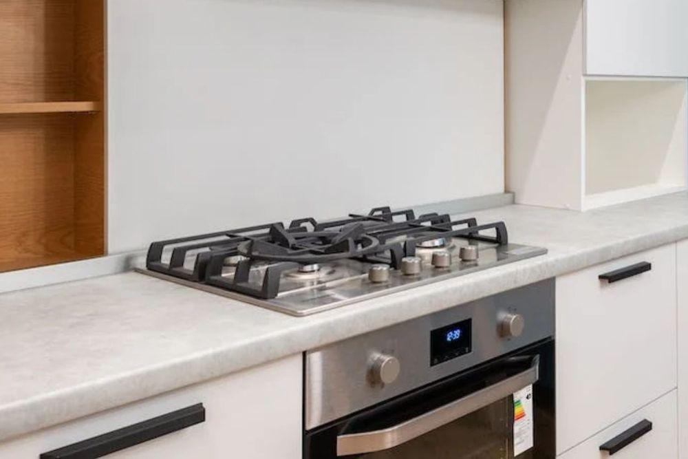 3 Cara Membersihkan Kompor Stainless Steel dengan Mudah
