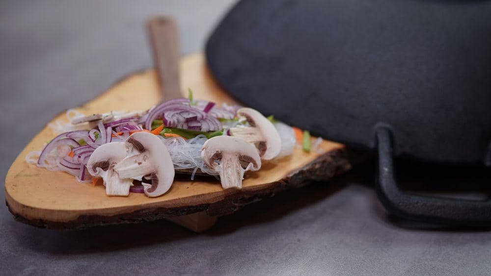 ilustrasi pemilihan wajan untuk menumis (pixabay.com/OrderSantos)