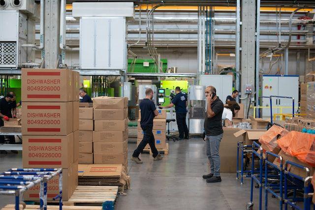 PMI Manufaktur Indonesia Kontraksi 5 Bulan
