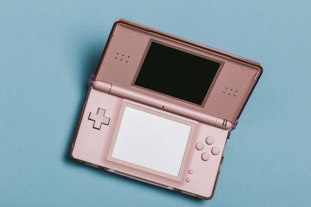 Nintendo DS (pexels.com/Stas Knop)