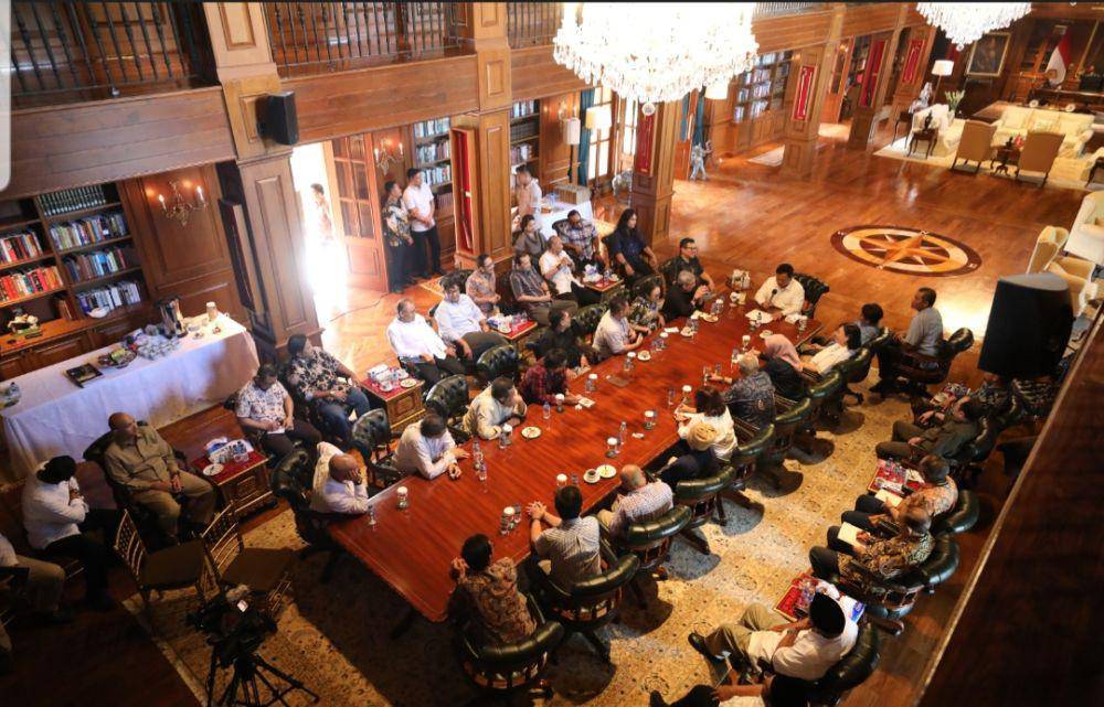 Prabowo Subianto bersama pemimpin redaksi media di Indonesia. (dok. Media Center Prabowo)