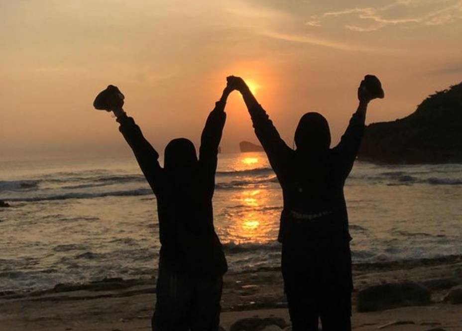 Matahari terbenam di Pantai Tanjung Penyu Mas Malang (instagram.com/how_nnd)