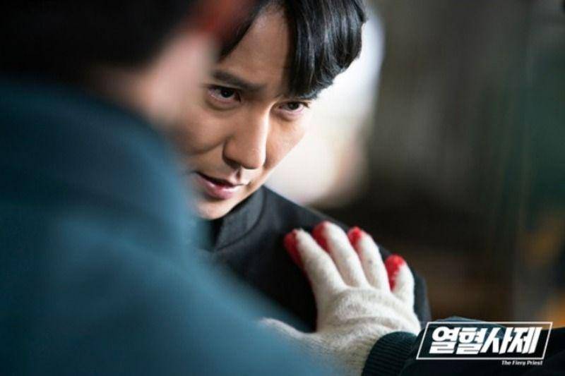 Kim Nam Gil di The Fiery Priest (dok. SBS/The Fiery Priest)