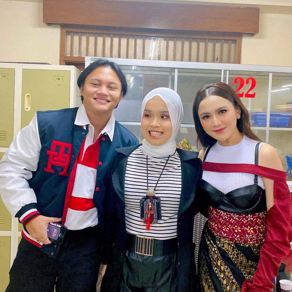 potret Putri Ariani dan artis lain (instagram.com/arianinismaputri)