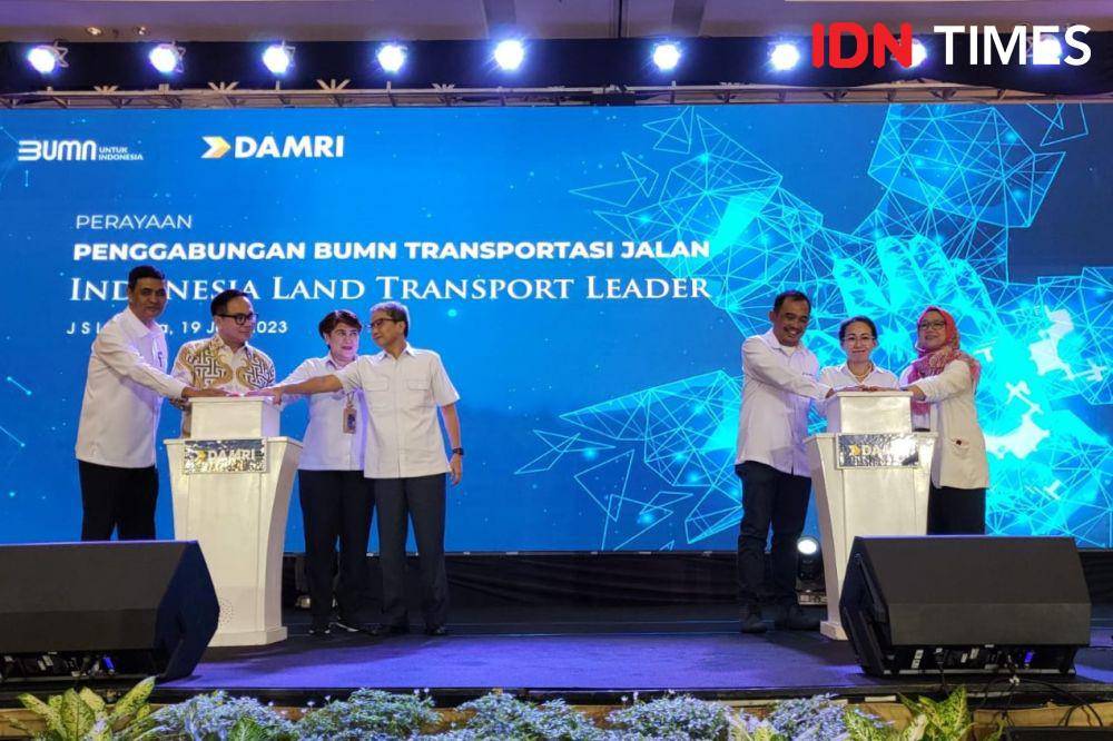 Peresmian merger Perum PPD dan Damri. (IDN Times/Sunariyah)