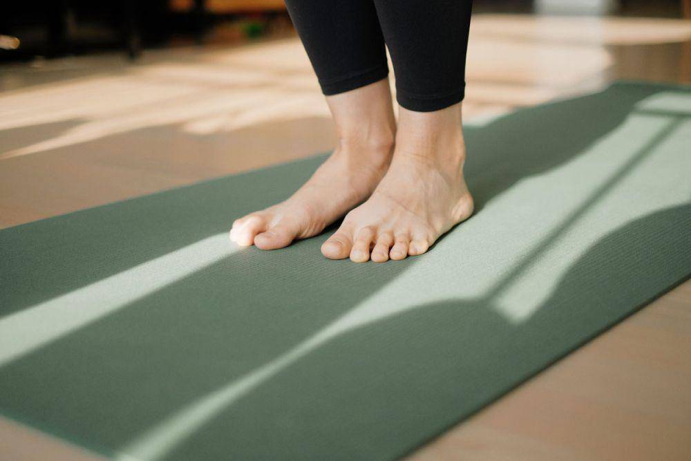 Ilustrasi yoga mat. (Unsplash.com/Junseong Lee)