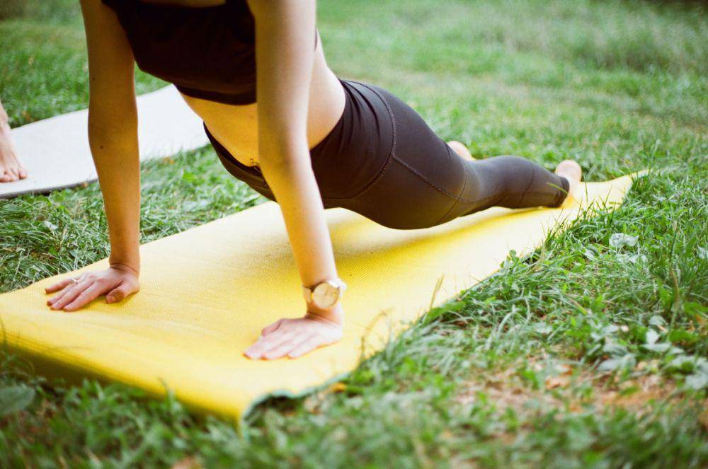 Ilustrasi yoga mat. (Unsplash.com/Надя Кисільова)