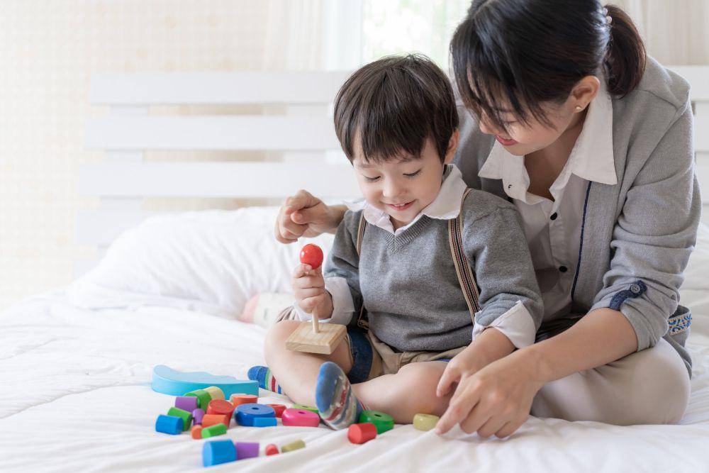 ilustrasi ibu dan anak (freepik.com/jcomp)